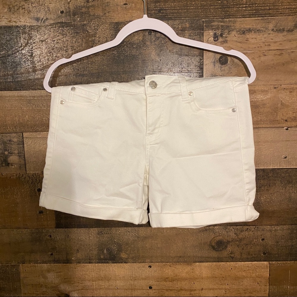 Brand: Celebrity pink Color:white Size: 5/27